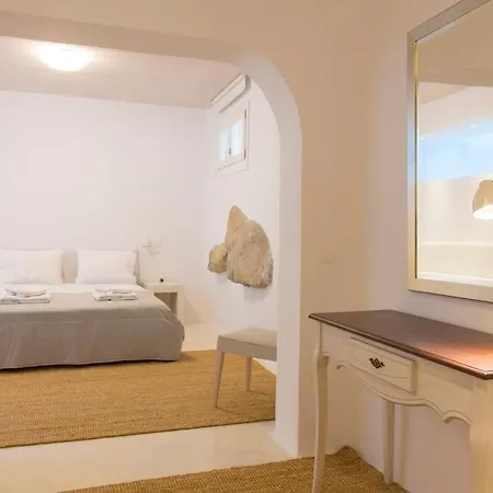 Kymothea, Agios Lazaros Vila